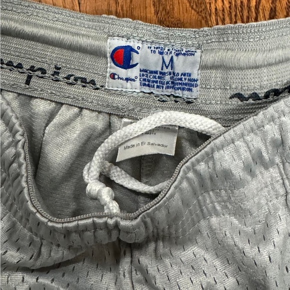 Vintage Champion Villanova University Wildcats Mesh Shorts (Size M) - Picture 4 of 4